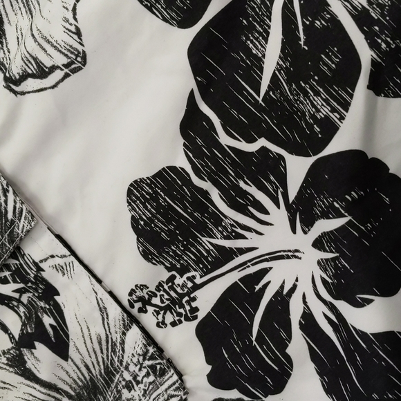 Shorts - Picture 3 of 3